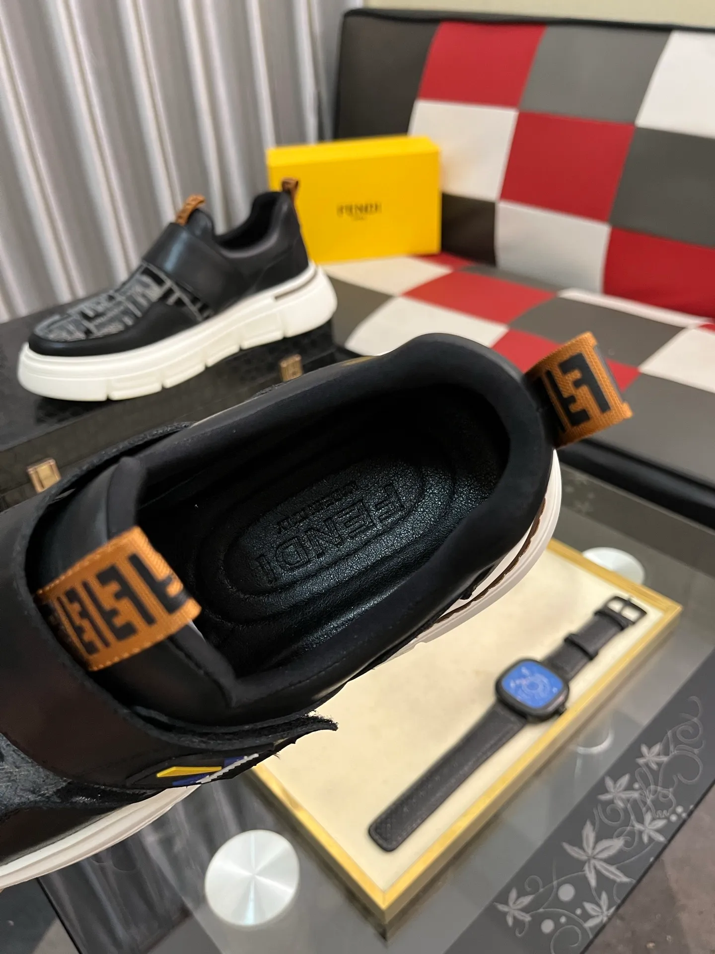 Men's Men's Shoes💰420⌚️⌚️[FENDI] Fendi's classic and comfortable men's, this complex sneaker is made of soft calfskin➕genuine leather lining➕original ultra-light rubber material with rough outsole. This unique light style is suitable for the casual and refined sensibility of this season. It is comfortable and natural on the feet. It is an everyday style for casual travel in autumn and winter! Code number: 38−443️⃣Colors available